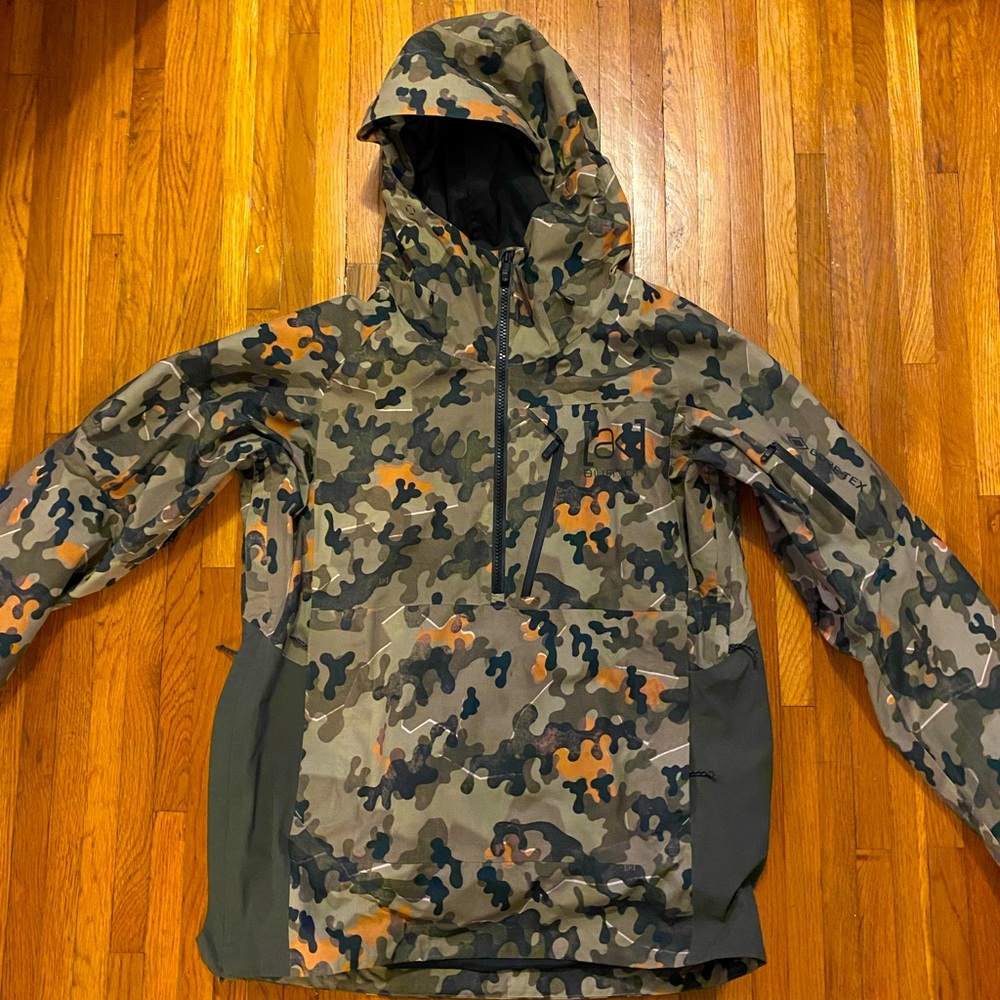 Burton AK gore-Tex velocity anorak camo sz L
